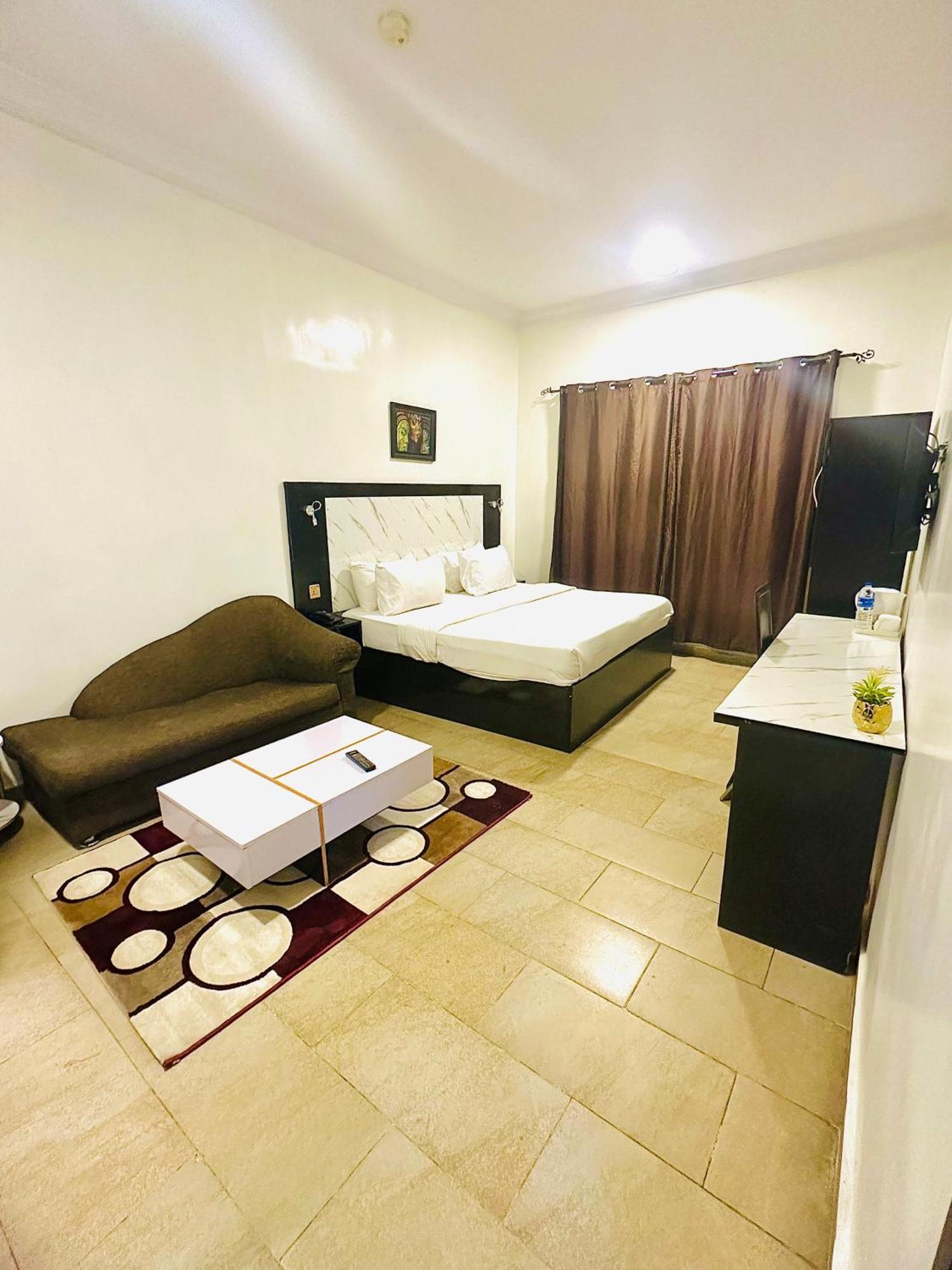 Posh Hotel And Suites Ikeja Luaran gambar