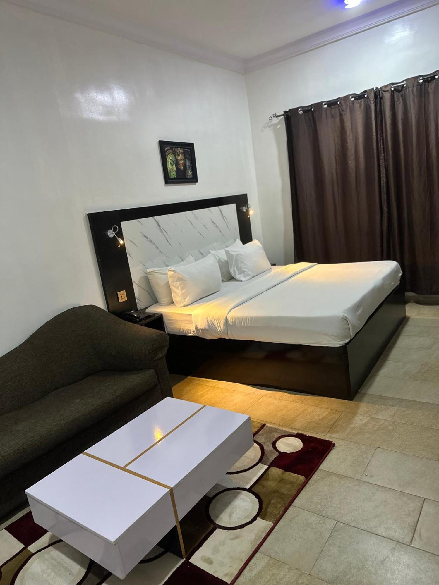 Posh Hotel And Suites Ikeja Luaran gambar