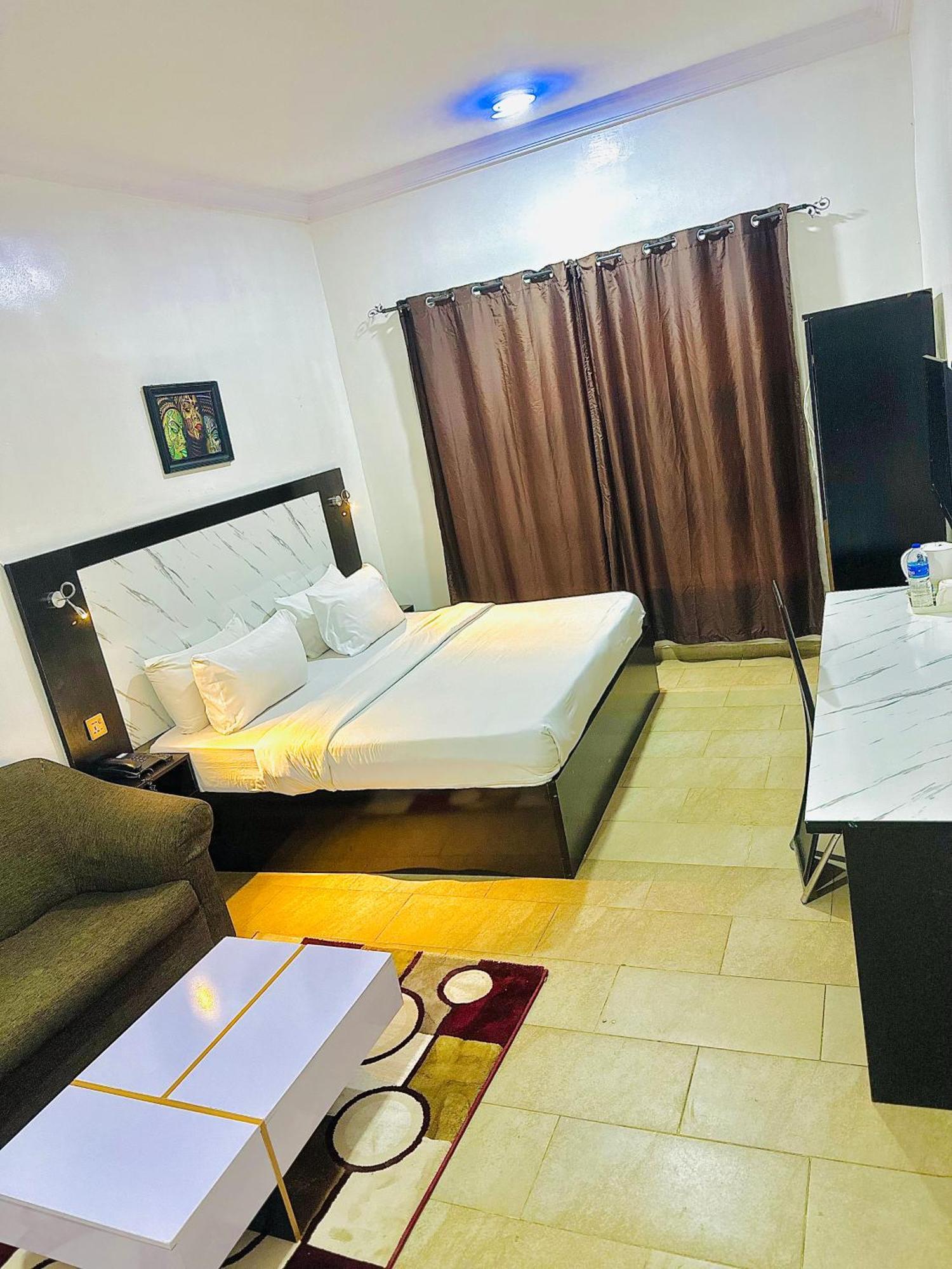 Posh Hotel And Suites Ikeja Luaran gambar