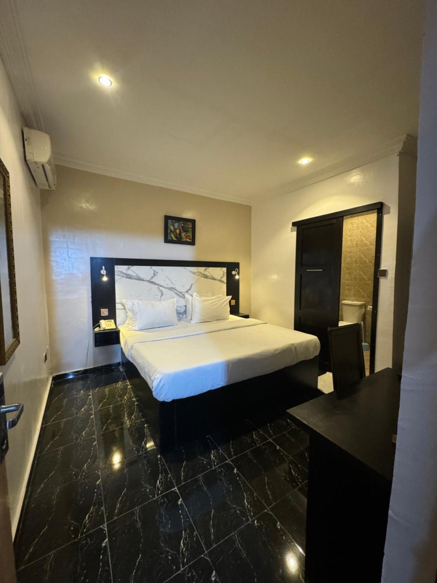 Posh Hotel And Suites Ikeja Luaran gambar