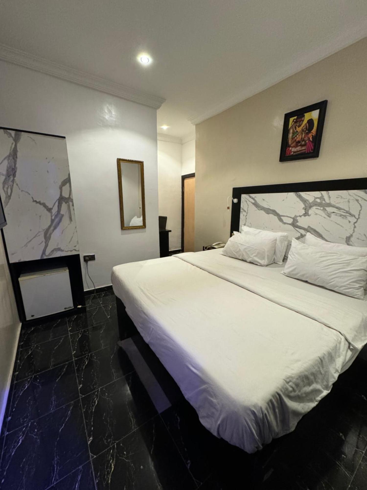 Posh Hotel And Suites Ikeja Luaran gambar