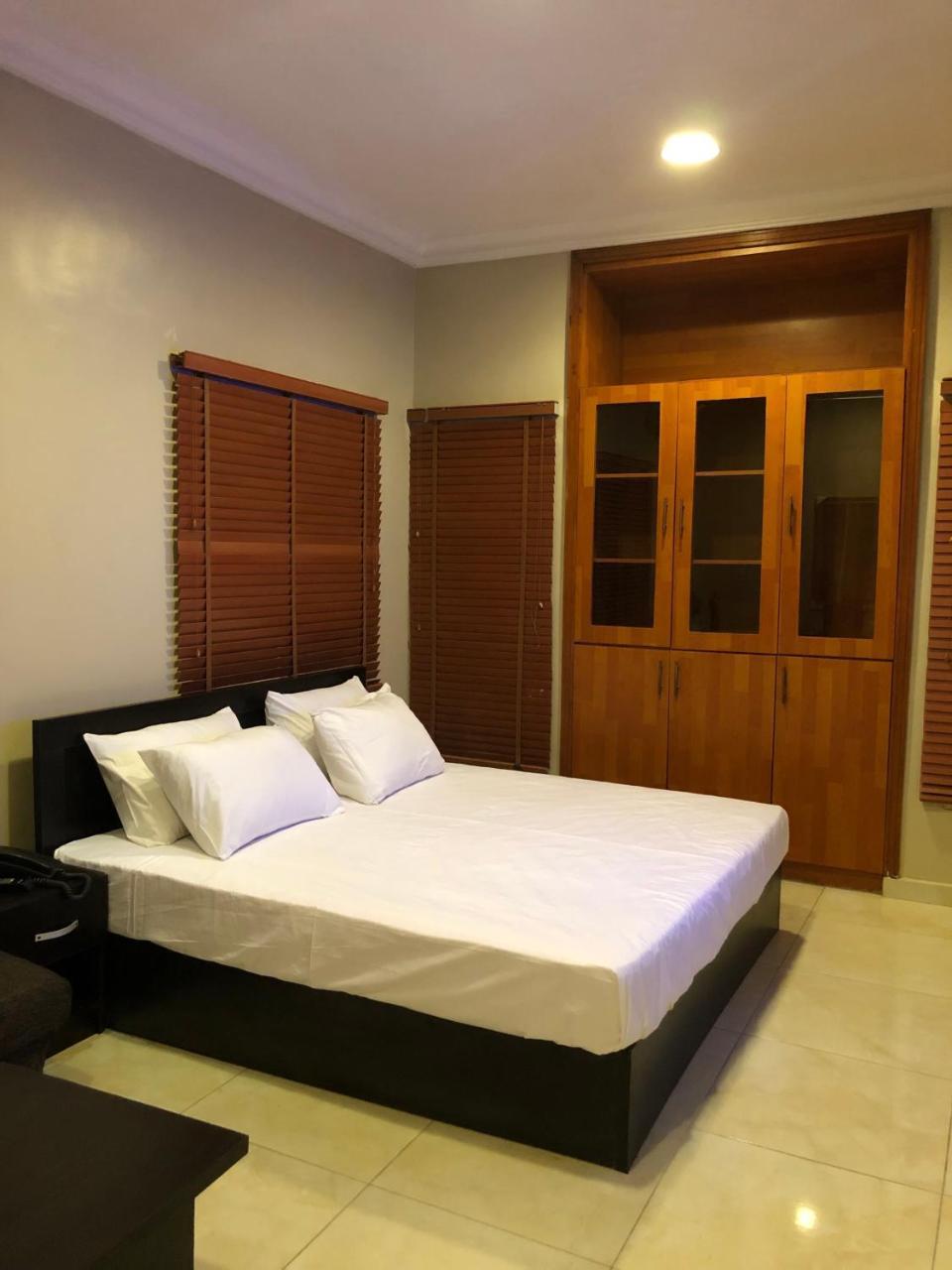 Posh Hotel And Suites Ikeja Luaran gambar