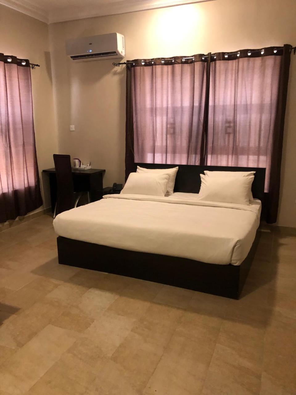 Posh Hotel And Suites Ikeja Luaran gambar